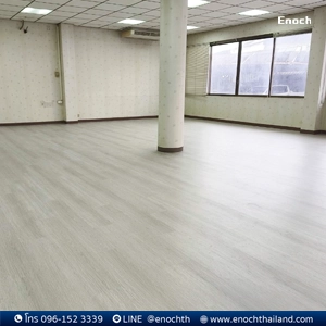 พื้น SPC เกรด Virgin 100% ระบบ Click-Lock ราคาปลีก-ส่ง สำหรับโครงการอสังหาริมทรัพย์ บ้านโครงการ คอนโดมิเนียม ฯลฯ มาพร้อมความทนทาน สวยงาม และราคาที่ถูกที่สุดในไทย! มีจำหน่ายอุปกรณ์เสริมสำหรับงานติดตั้งพื้น SPC เช่น โฟมรองพื้นพรีเมียม (ฟอยล์กันชื้น 2 ด้าน) กันชื้น 99.99% กันไฟฟ้าสถิตย์ กันแบคทีเรีย เจ้าแรกในไทย, บัวเชิงผนัง, ตัวจบพื้นทุกชนิด