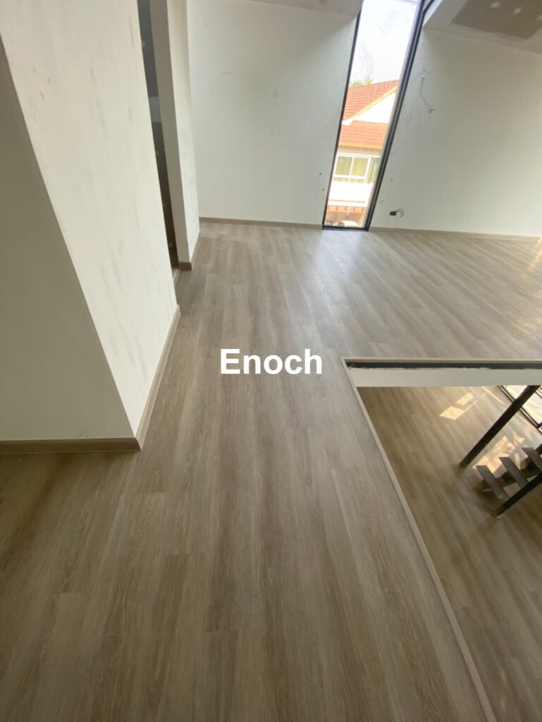 Enoch รีวิวจากผู้ใช้จริง พื้น SPC สี807