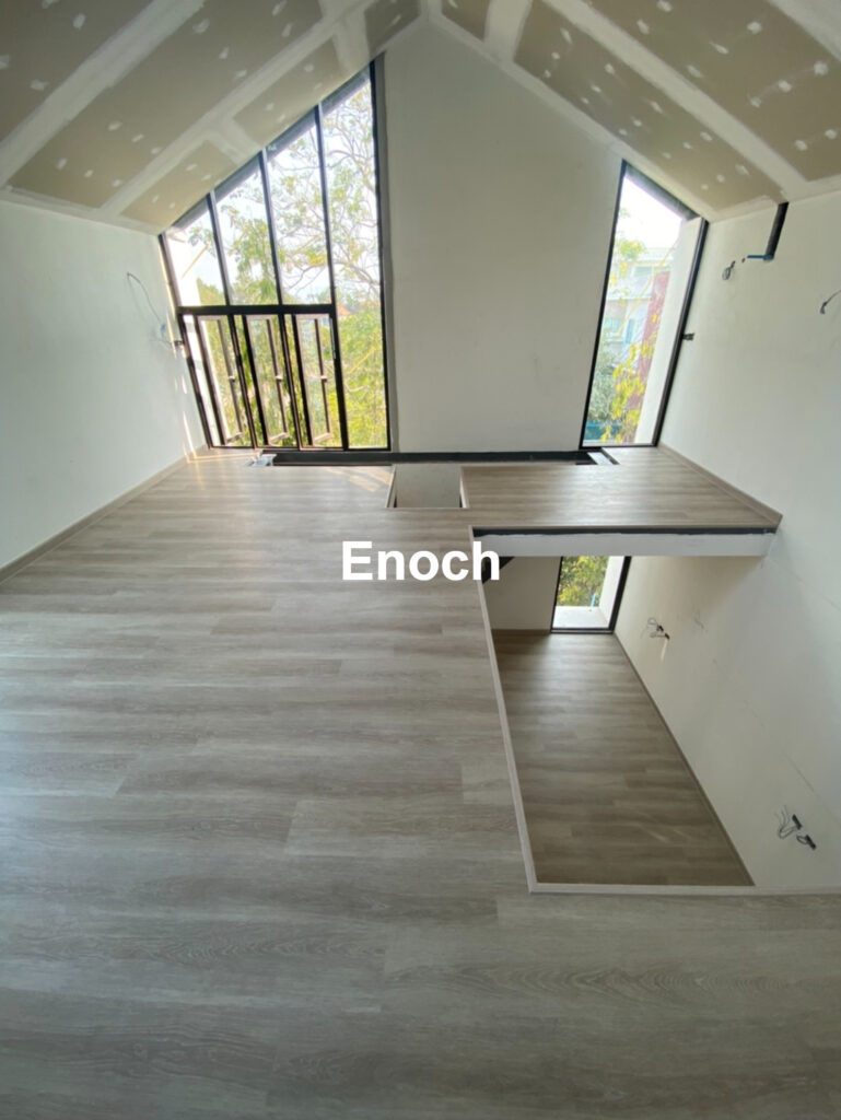 Enoch รีวิวจากผู้ใช้จริง พื้น SPC สี807